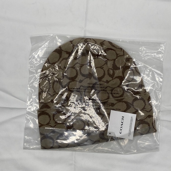 NWT Coach Khaki Signature Knit Beanie Hat Winter C Logo Wool Cap - Picture 2 of 4